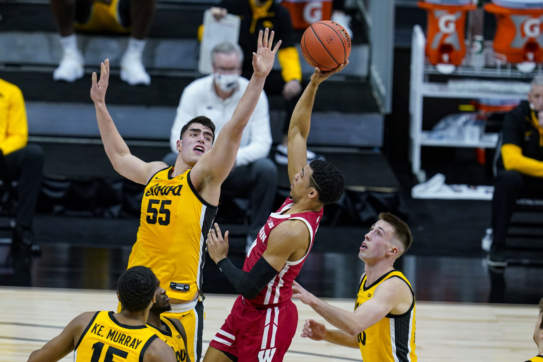 B10 Wisconsin Iowa Basketball